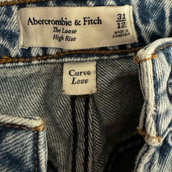 Abercrombie Curve Love High Rise loose jeans- Size 31L - Picture 2 of 2